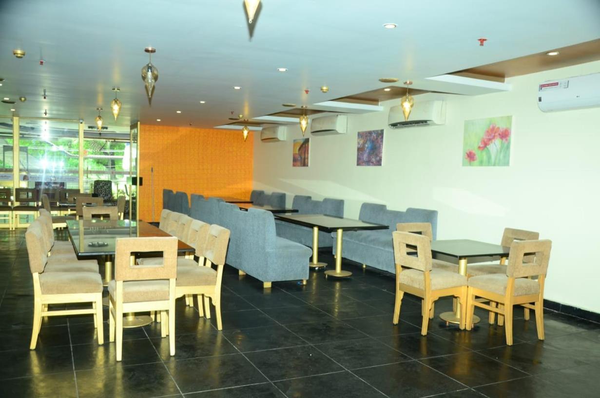 Blossoms Room The Plaza-Luxury Collection- Lakdikapul Hyderabad Eksteriør bilde