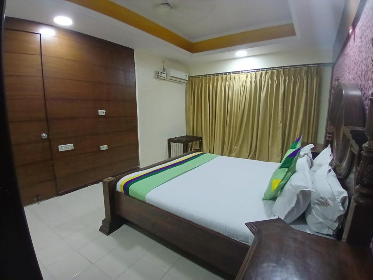 Blossoms Room The Plaza-Luxury Collection- Lakdikapul Hyderabad Eksteriør bilde