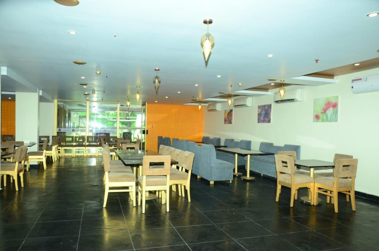 Blossoms Room The Plaza-Luxury Collection- Lakdikapul Hyderabad Eksteriør bilde
